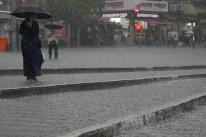 Bursa’da sağanak yağış etkili oluyor