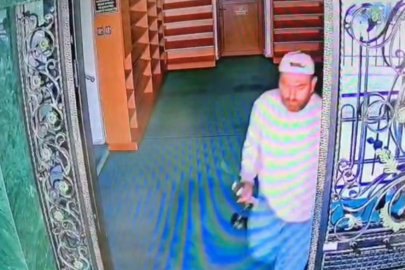 Oltalı hırsız camiden mikrofon çaldı