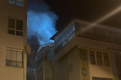 Çatı katı yangını mahalle sakinlerine korku dolu anlar yaşattı