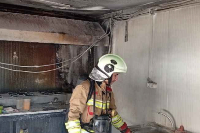 Alevlere teslim olarak yanan iş yeri kullanılmaz hale geldi