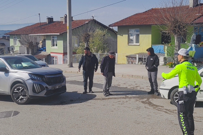 İki Otomobil Çarpıştı: 3 Yaralı