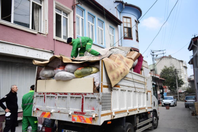 Bir daireden 4 kamyon çöp çıktı