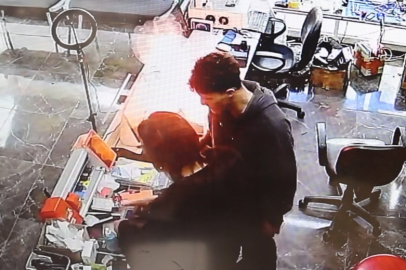 Cep telefonu bomba gibi patlayıp alev aldı:  "Bataryası şiş telefonlar saati belli olmayan bir bombadır"