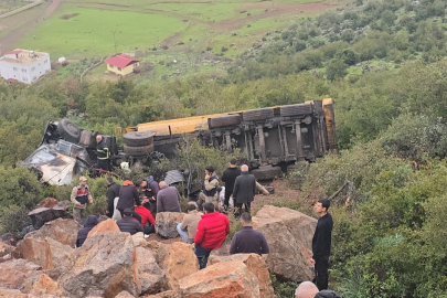 Madende Çalışan Kamyon Uçuruma Yuvarlandı: 1 Ölü