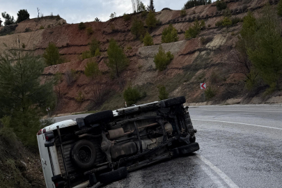 Denizli Çameli'de Yağmur Sonrası Pikap Kontrolden Çıktı, 1 Yaralı
