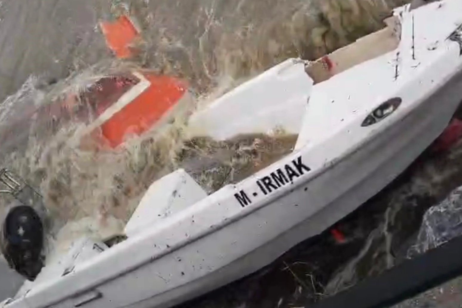 Gemlik ve Kumla'yı lodos vurdu, çok sayıda tekne battı