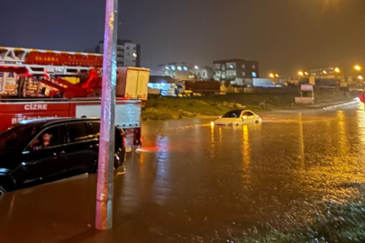 Aniden Bastıran Şiddetli Sağanak Yağış Hayatı Felç Etti