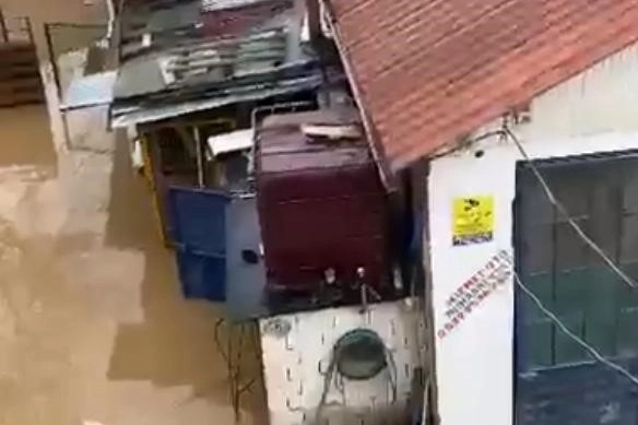 Kuraklığın ardından gelen sağanak İznik'i vurdu