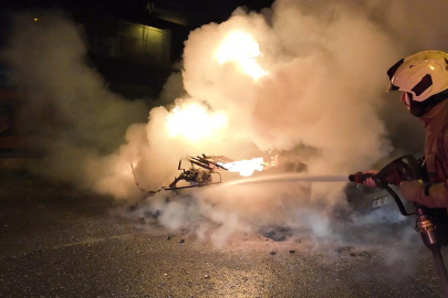 Motosiklet ile Otomobil Alev Topuna Döndü