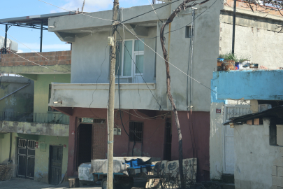 Annesine sopayla saldıran şahıs dehşet saçtı! Araya giren eşini katletti