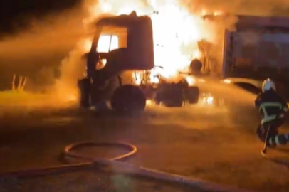 Seyir Halindeki Tır Alev Topuna Döndü