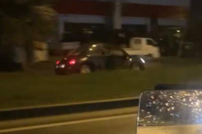 Ters şeride girerek kilometrelerce ilerleyen otomobil sürücüsü, trafikte tehlike saçtı