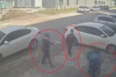 Oyuncak silahla 11 yaşındaki çocuğun önünü kesen 3 akranı para istedi