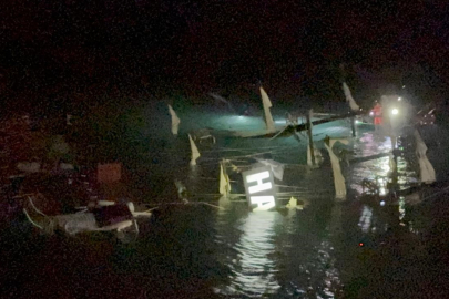 Kayalıklara Çarpan Tekne Battı: 1 Kayıp