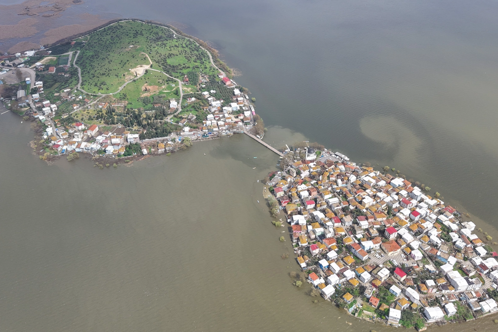 "Küçük Venedik" turizm sezonunu açtı ama yolları kapandı