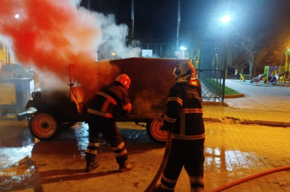 Seyir Halindeki Araç Alev Topuna Döndü