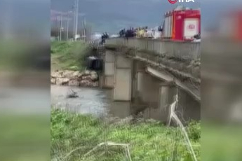 Bursa'da 3 araç birbirine girdi, 1'i dereye uçtu: 4 yaralı