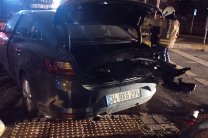 İki Otomobil Çarpıştı: 2 Kişi Hastanelik Oldu