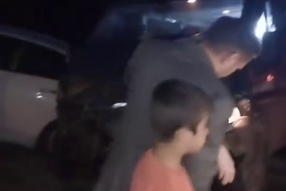 Bursa’da yamaçtan kopan kayalar, araçların üzerine yağdı