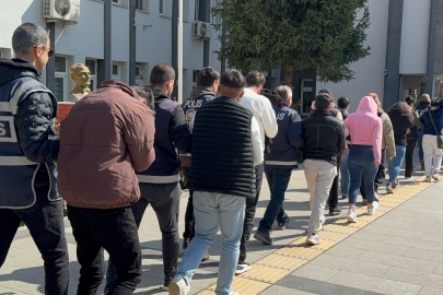 Üçüncü şahısların IBAN'larını çalarak 2.4 milyarlık vurgun yapmışlar