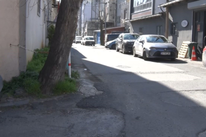 Aynı sokakta meydana gelen iki kaza güvenlik kamerasına yansıdı