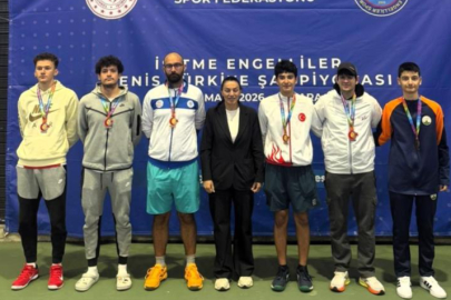 Osmangazi’nin şampiyon raketlerinden büyük başarı