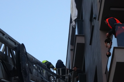 Mersin’de şok olay! 6’ncı kattan sarktı, 3’üncü katta son buldu!