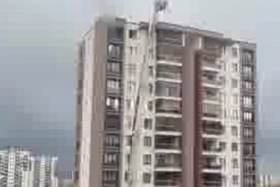 14 katlı bir apartmanın son katında çıkan yangın paniğe neden oldu