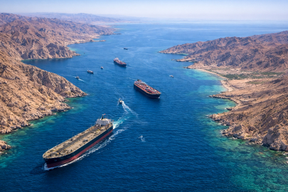 İran, 2 hafta süreyle Hürmüz Boğazı’nı geçişlere açtı