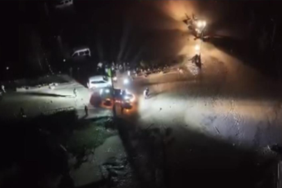 Sele kapılan araçtaki 2 kişi hayatını kaybetti