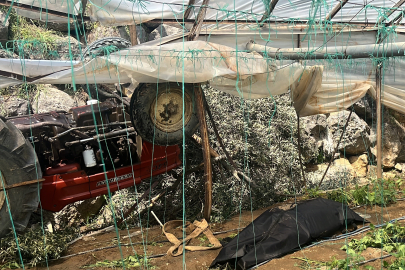 Alanya'da traktör devrildi, sürücüsü hayatını kaybetti