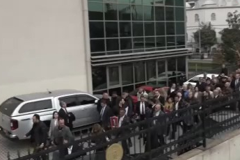 Bursa Büyükşehir Belediye Meclisi'ndeki seçim öncesi gerginlik yaşandı