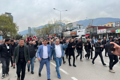 CHP'liler Ankara yolunu trafiğe kapatınca polis müdahale etti