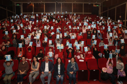 NİLÜFER’DE ÇOCUKLAR YAZARLA BULUŞTU: “KIZIL KAPTAN”A YOĞUN İLGİ