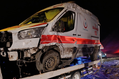 Ambulans Şarampole Uçtu: 5 Yaralı
