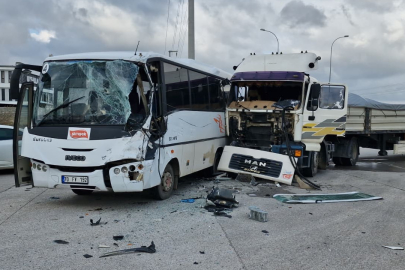 Karaman'da Feci Kaza: 12 Yaralı