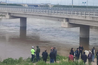 Yağmurdan yükselen dere, aracıyla köprü altından geçmek isteyen yaşlı adamı yuttu