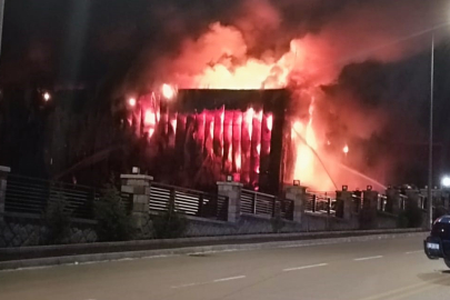 Ankara'da Fabrika Alevlere Teslim Oldu