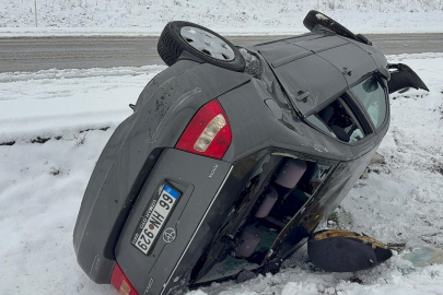 Otomobil Devrildi: 4 Yaralı