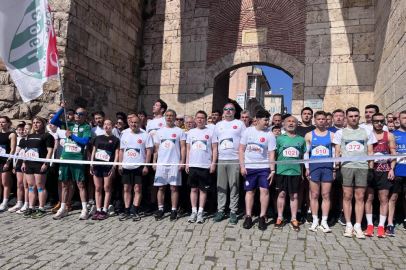 Bursa'da 18. Uluslararası Osmangazi Tarihi Kent Koşusu gerçekleştirildi