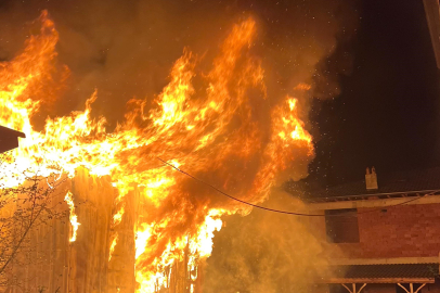 Evin Kazan Dairesi Alev Alev Yandı