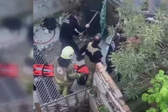 Bursa'da kaza yapan araç merdivenlerden yuvarlandı: 1 yaralı