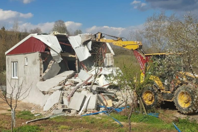 İnegöl'de 142 kaçak yapı yerle bir edildi