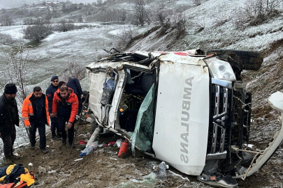 Artvin'de Ambulans Kazası: 1 Ölü, 4 Yaralı