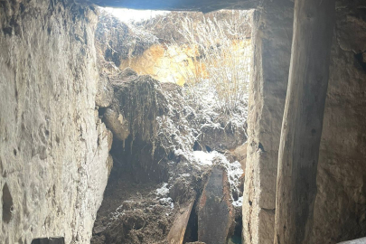 Ardahan’da kar felaketi: Ev ve ahır çöktü