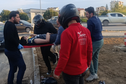 Otomobile çarpıp 20 metre savruldular, düştükleri toprak zemin hayatlarını kurtardı