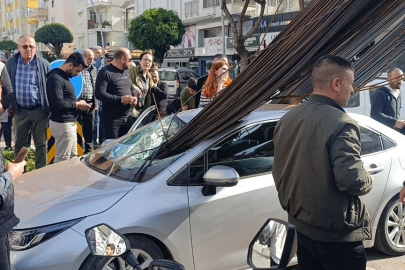 Antalya'da Feci Kaza: Otomobile 'Ok' Gibi Saplandı