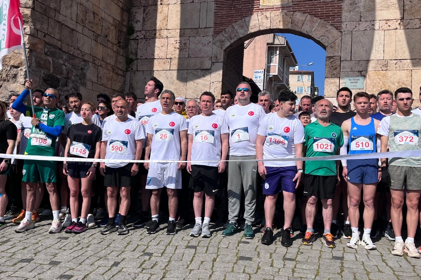 Bursa'da 18. Uluslararası Osmangazi Tarihi Kent Koşusu gerçekleştirildi