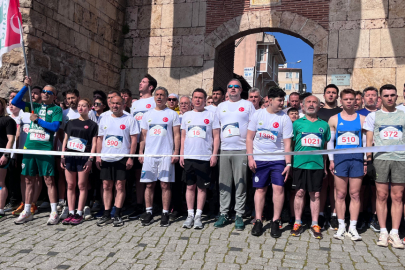 Bursa'da 18. Uluslararası Osmangazi Tarihi Kent Koşusu gerçekleştirildi