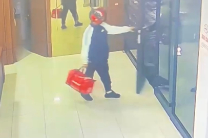 Kurye kılığıyla girdiler, silahla alıkoydular... Özel Harekat kapıları koçbaşıyla kırdı